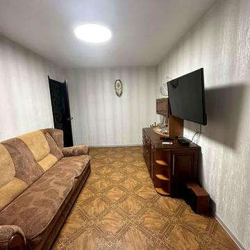 Олександра Поля просп. (Кірова), 62