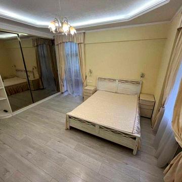 3 ком, ул Старокиевская 8/12, светлая и просторная сталинка