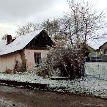 Житловий будинок та  Земля