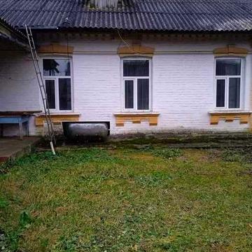 Продам квартира у  8 кіартирному одноповерховому будинку