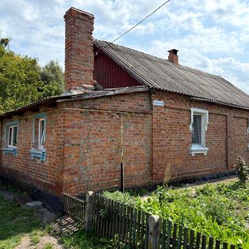 Продам будинок з чудовою ділянкою .