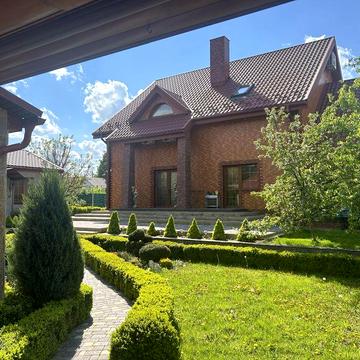 Продаж будинку Рівне, вул Золотіівська