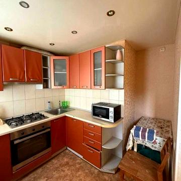 Центр. Продам 3 к.кв. между м.Научная и м.Бот.Сад. 2/9. Ремонт. AN