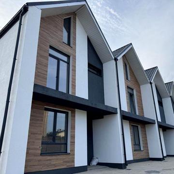 Кутовий таунхаус 95 м² з ділянкою у Стоянці