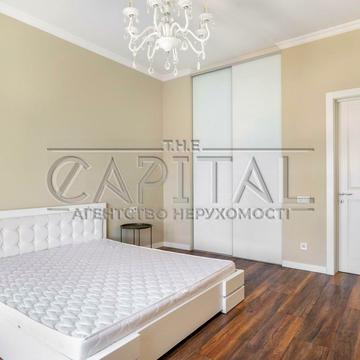 Саперне Поле вул., 12