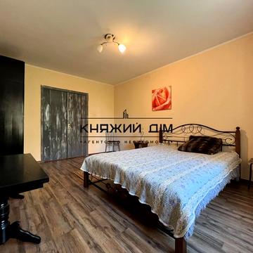 Бережанська вул., 14