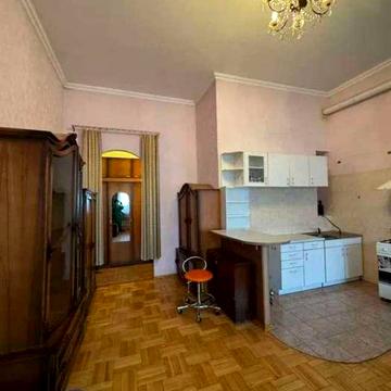 Саксаганського вул., 81