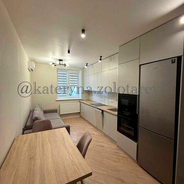 Продам ЭКСКЛЮЗИВНУЮ 1ком кварт 4эт/16 ЖКРогатинский ремонт и мебель! ЖК Рогатинський