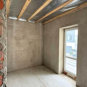 Червоногірська вул., 35