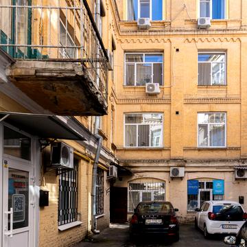 Тараса Шевченка пров., 7