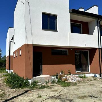 Продається готовий спарений котедж в с.Оброшине