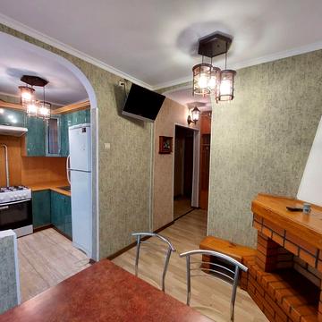 Космонавтів вул., 94