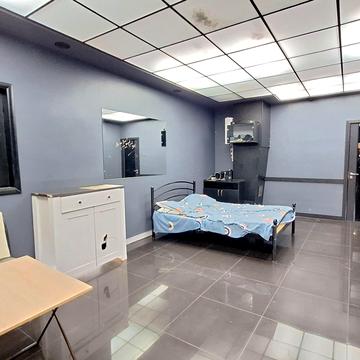 Станція Лоцманська вул., 7