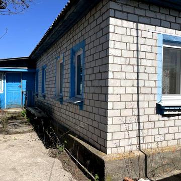 Будинок в селі Губичі біля Славутича .