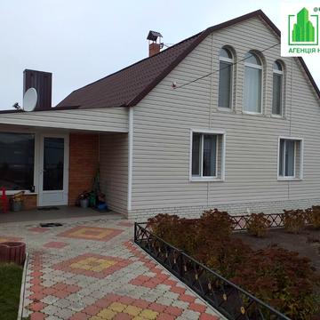 Космонавтів вул., 12а