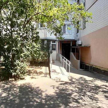 Академіка Корольова вул., 85