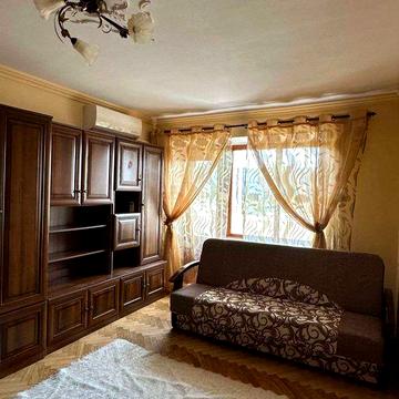Продаж 4 кімнатної квартири.