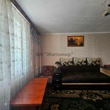 Продається3 к. квартира в цегляному будинку вул.Домбровського.
