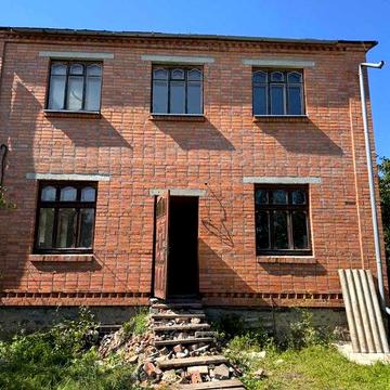 продам двоповерховий будинок