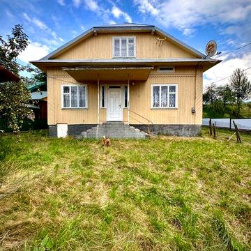Продаж будинку в центральній частині селища