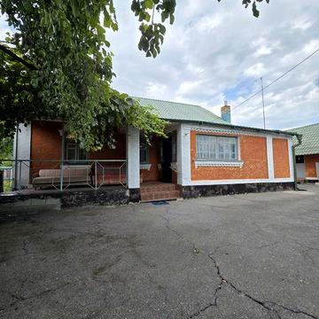 Продаж просторого будинку смт Рокитне