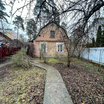 Продам ділянку 12 соток в центрі Бучі з будинком і комунікаціями!