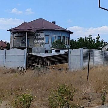 У продажу капітальний і дуже перспективний будинок-фортеця