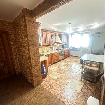 Здам 4-х кімнатну в закритому дворі