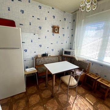 Затишна трікимнатна квартира з роздільними кімнатами, Кибальчича 9