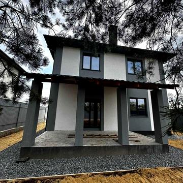 Будинок під чистову з великою ділянкою в Гореничах