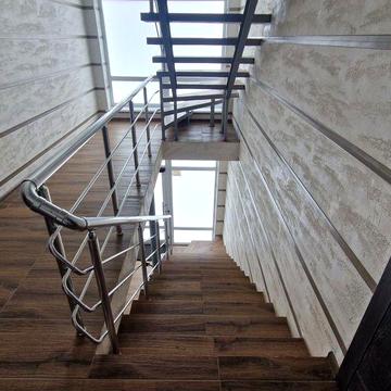 Продам 1к студию 61м2. Рабочая низ. Канатная