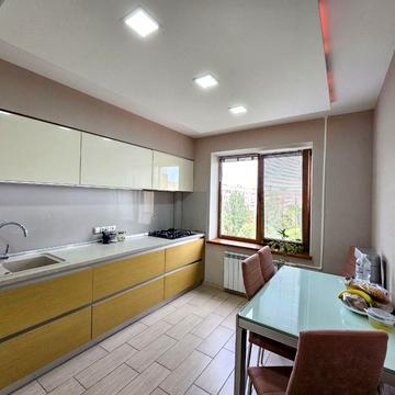 Героїв просп., 4