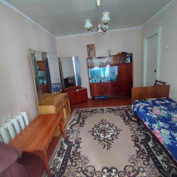 у Продам 4-кімнатну квартиру у смт Клевань