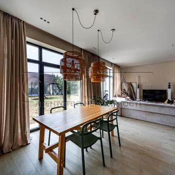 Центральна вул.