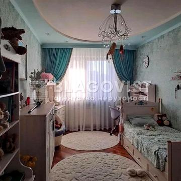 Анни Ахматової вул., 13