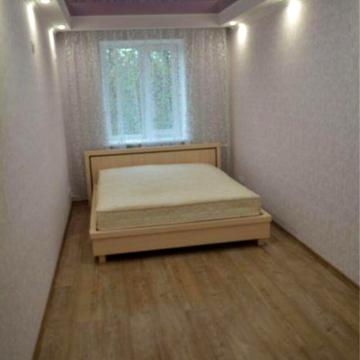 Будівельників вул., 12