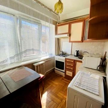 Будівельників вул., 12-А