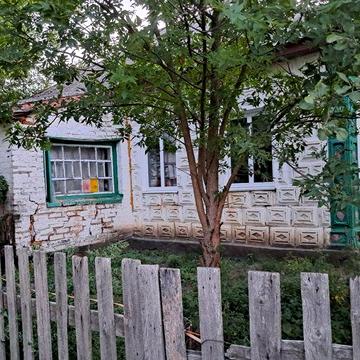 Продам будинок  з гарним розташуванням