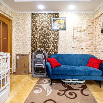 Героїв Крут вул., 7