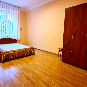 Білоруська вул., 30