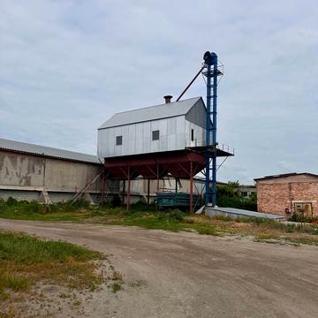 Зарічна вул., 2