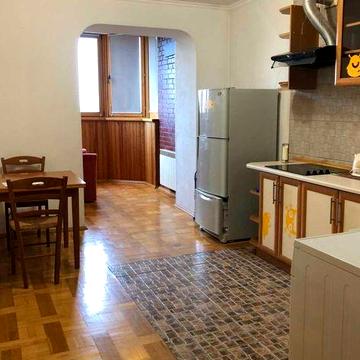 Сдам велику 1-кімнатну довгострково Клінічна вул., 23/25 Соломянський
