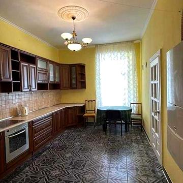 Здається простора 2-кімнатна квартира, на вул. Жовківська, 7