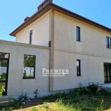 У продажу будинок біля озера з гаражем