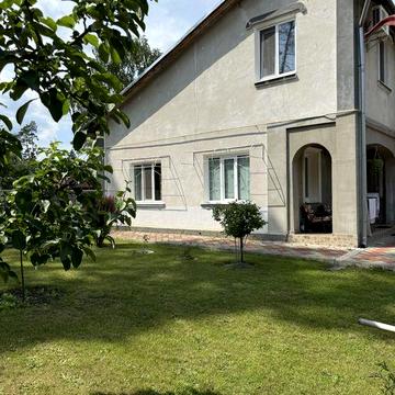 Продаж 2 будинків в Бучі на 10 с з власнею майстернею