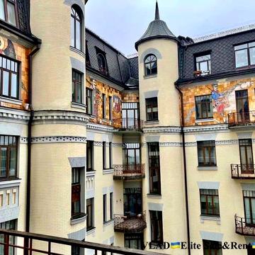 Паньківська 8. Будинок “Замок на Паньківській” поруч з Бот. садом