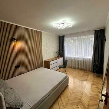 Продаж 2к Квартира Космонавтів проспект