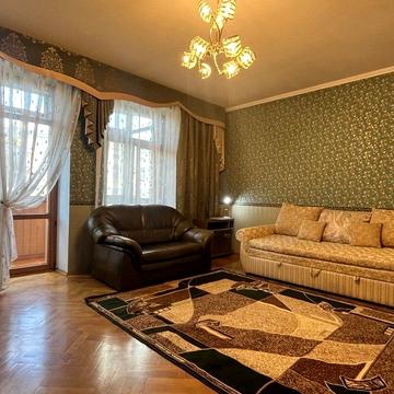 Пирогова вул., 2