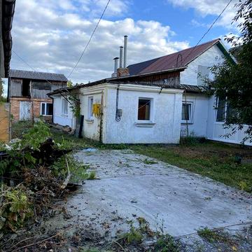 Продаю частину будинку з землею