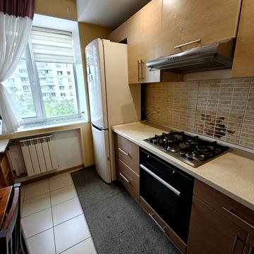 Романа Шухевича просп. (Генерала Ватутіна), 24